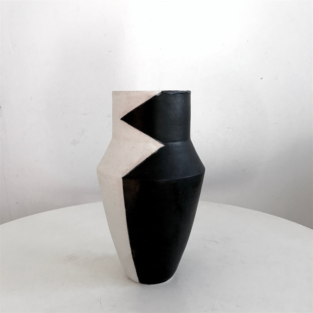 shaker shadow vase